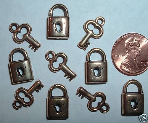 AL566 LOCK and KEY CHARM PENDANT SETS GOLD 10 Pieces  